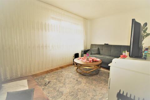 undefined, Maple Leaf Court