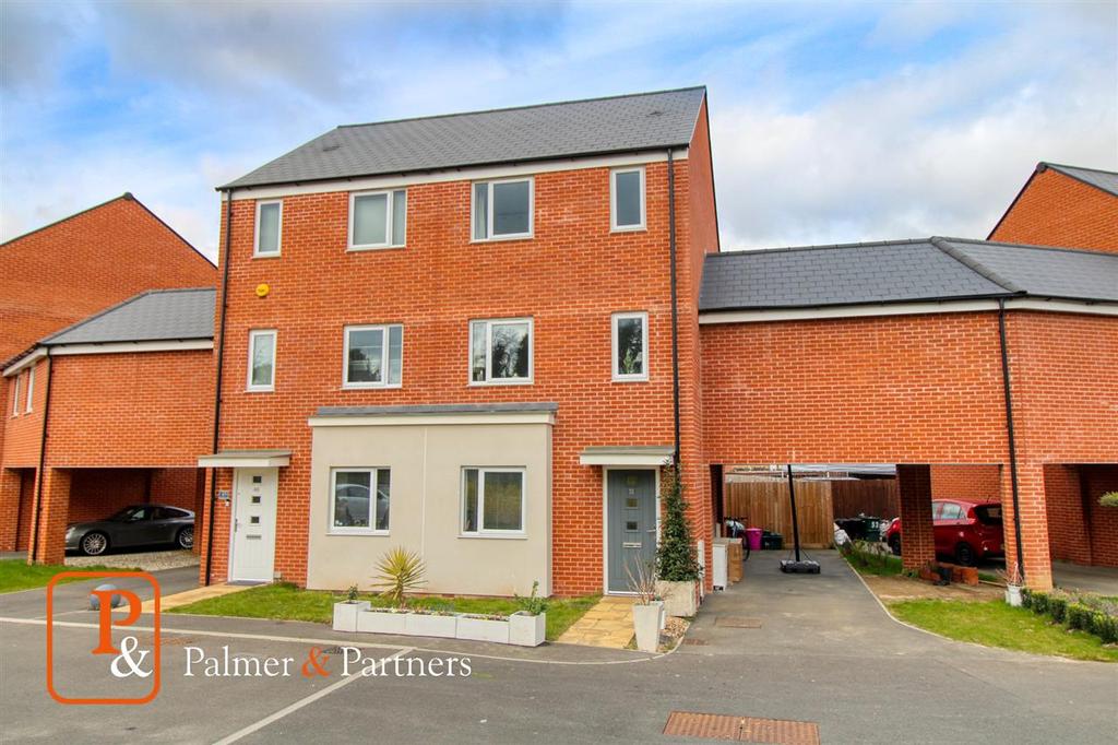 Martin Hunt Drive, Stanway, Colchester 3 bed semidetached house £315,000