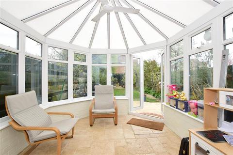 72 Endlebury Road, London, E4 6QG