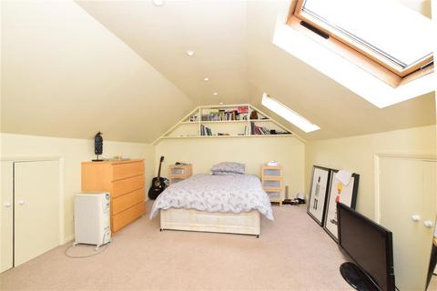 72 Endlebury Road, London, E4 6QG