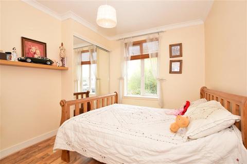 72 Endlebury Road, London, E4 6QG