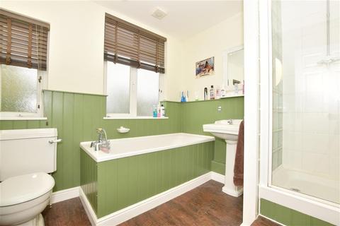 72 Endlebury Road, London, E4 6QG