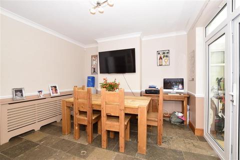 72 Endlebury Road, London, E4 6QG