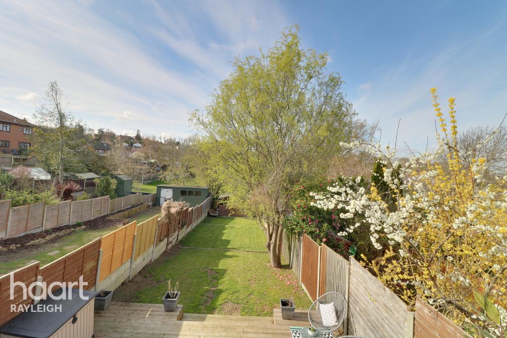 Love Lane, Rayleigh 3 bed semidetached house £425,000