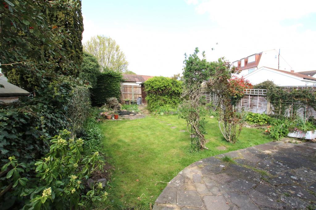 Highfield Drive, Ewell, KT19 2 bed bungalow £560,000