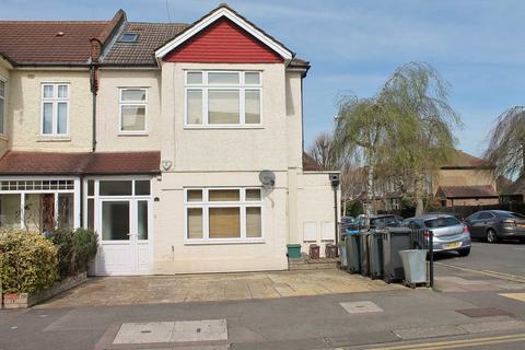 3 bedroom maisonette to rent, Alric Avenue, New Malden