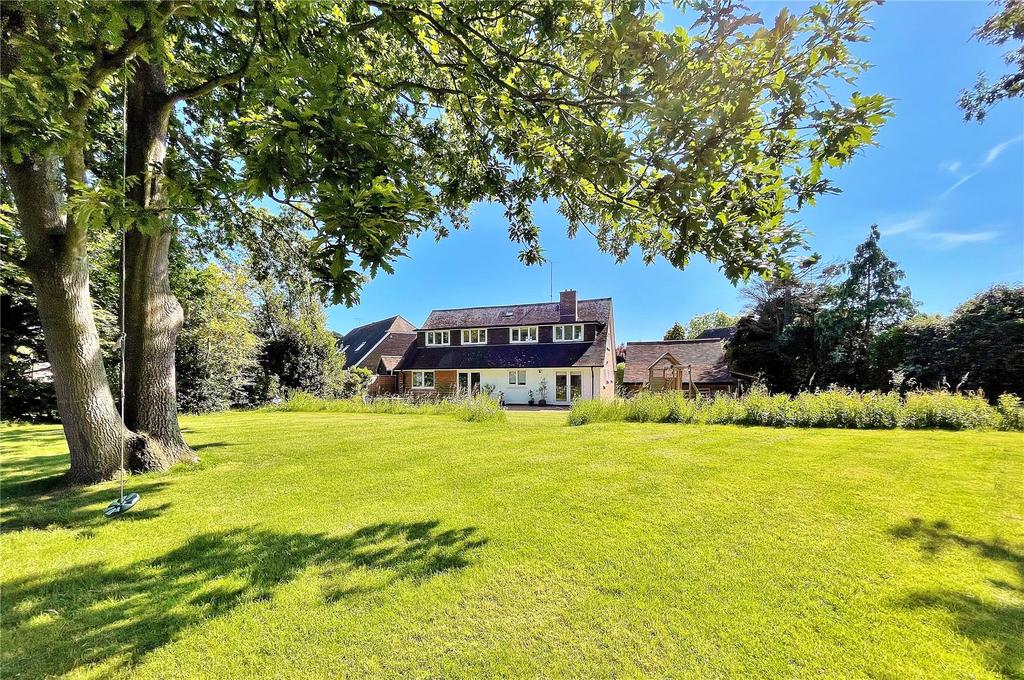 Ham Manor Close, Angmering, West Sussex, BN16 5 bed detached house for