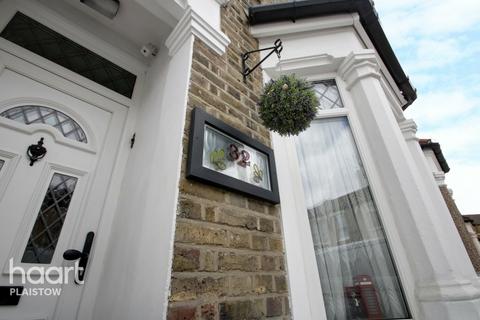 32 Addington Road, London, E16 4NG