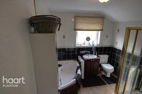 32 Addington Road, London, E16 4NG
