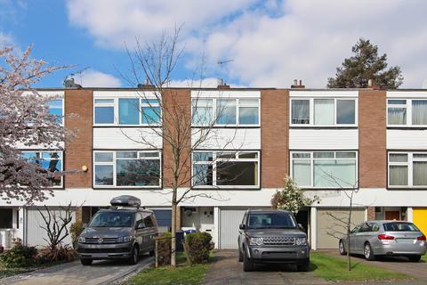 20 Nichols Green, London, W5 2QU