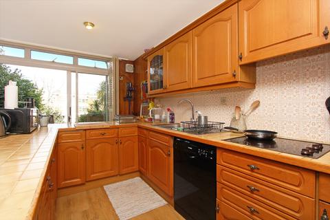 20 Nichols Green, London, W5 2QU