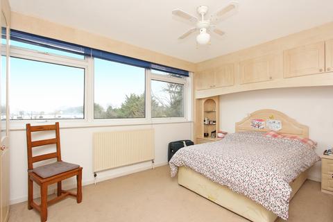 20 Nichols Green, London, W5 2QU