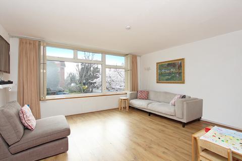 20 Nichols Green, London, W5 2QU