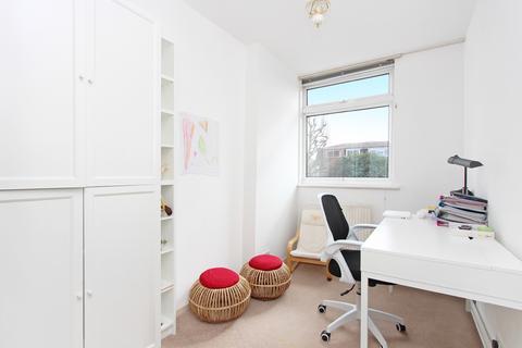 20 Nichols Green, London, W5 2QU