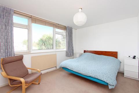 20 Nichols Green, London, W5 2QU