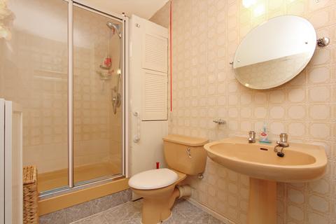 20 Nichols Green, London, W5 2QU