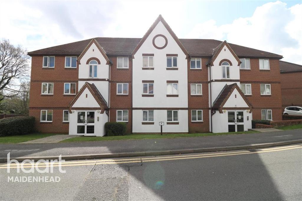 Littlebrook Avenue, Burnham 2 bed flat £975 pcm (£225 pw)