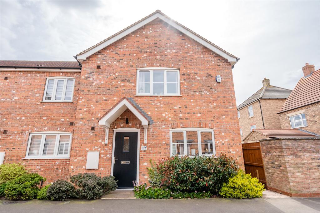 Harrow Lane, Scartho Top, Grimsby, DN33 3 bed terraced house £179,500