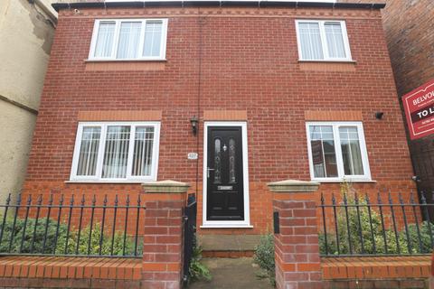 4 bedroom detached house to rent, Newcastle Street, Silverdale, ST5