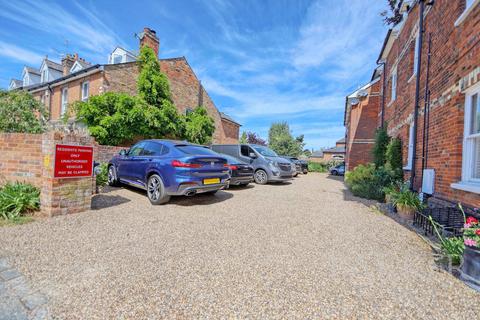 Flat 1, Leighton House, 13 Glade Road, Marlow, SL7 1EA