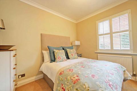 Flat 1, Leighton House, 13 Glade Road, Marlow, SL7 1EA