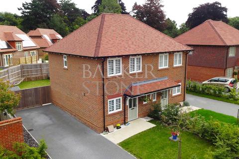 4 Knights Way, Godstone, RH9 8FD