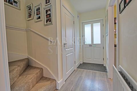 4 Knights Way, Godstone, RH9 8FD