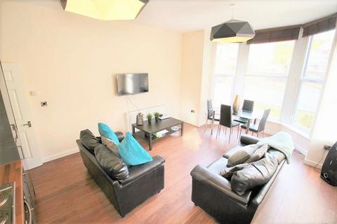 3 bedroom apartment to rent, Cardigan Road, Hyde Park, LS6 3BJ