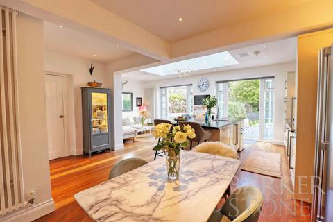 66 Markfield Road, Caterham, CR3 6RN