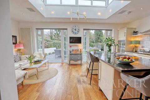 66 Markfield Road, Caterham, CR3 6RN