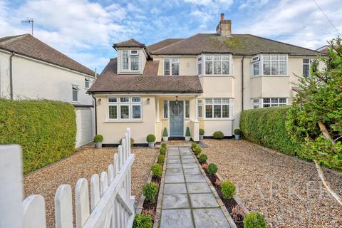 66 Markfield Road, Caterham, CR3 6RN