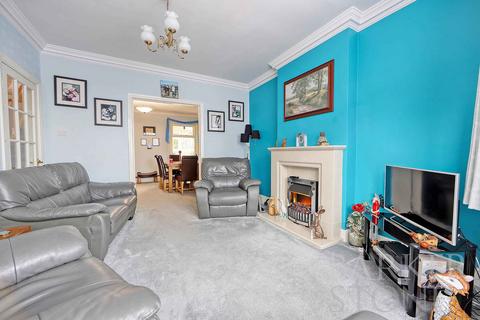 19 Highfield Road, Caterham, CR3 6QX