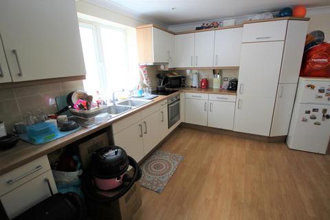 3 bedroom flat to rent, Gordon Road, Bournemouth, Dorset, BH1