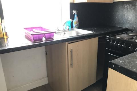 1 bedroom flat to rent, Top flat Ronald Road, Balby , Doncaster DN4