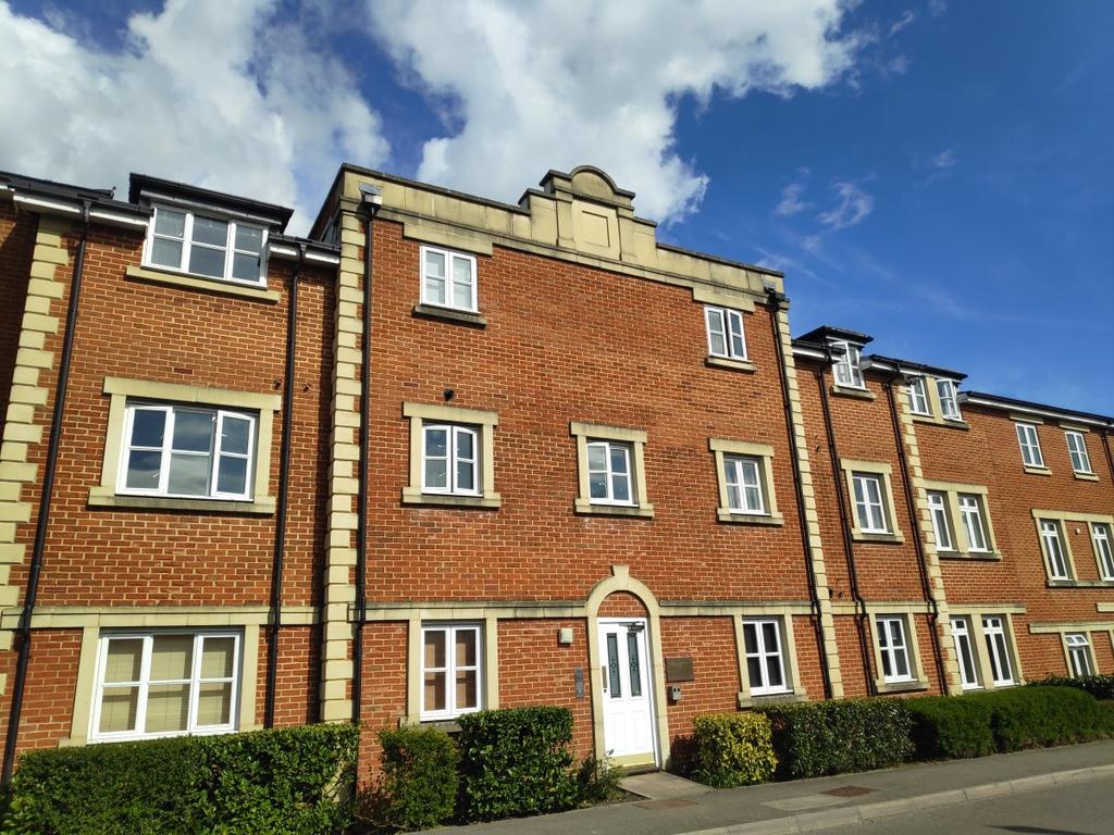 Royal Earlswood Park, Redhill 2 bed flat £1,150 pcm (£265 pw)