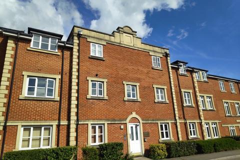 2 bedroom flat to rent, Royal Earlswood Park, Redhill