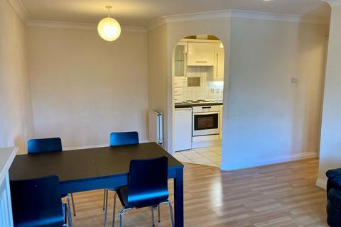 2 bedroom flat to rent, Royal Earlswood Park, Redhill