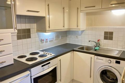 2 bedroom flat to rent, Royal Earlswood Park, Redhill