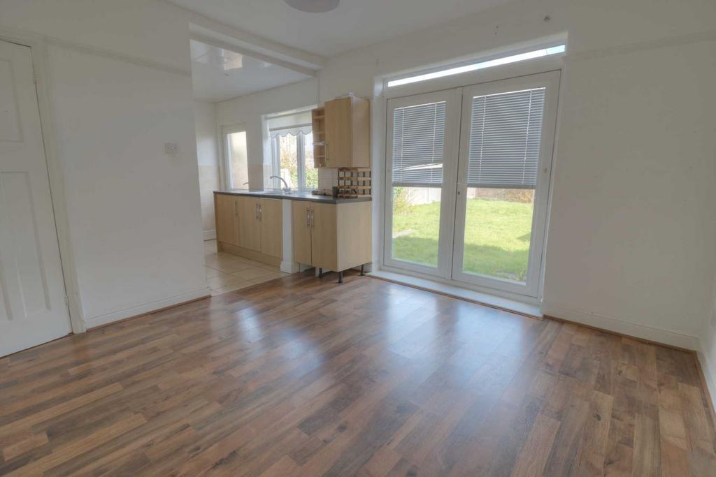 Heatherdale Road, Mossley Hill 3 bed semidetached house £995 pcm (£