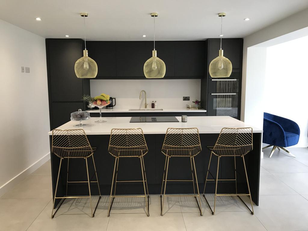 Longwood Edge Road, Salendine Nook, West Yorkshire, HD3 4 bed detached house £399,950