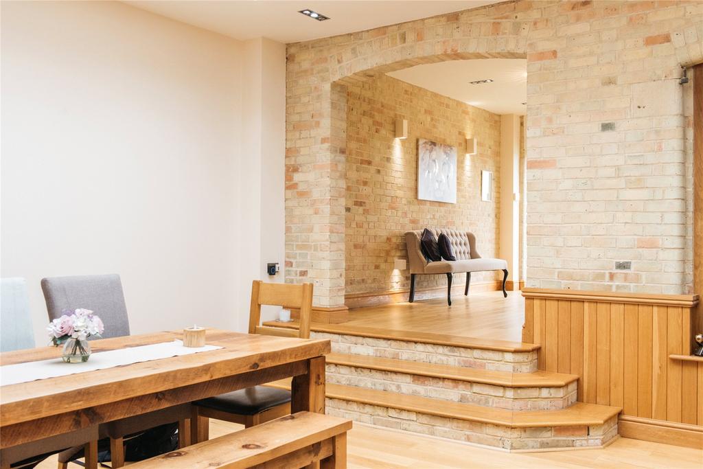 Sitting/Dining Room