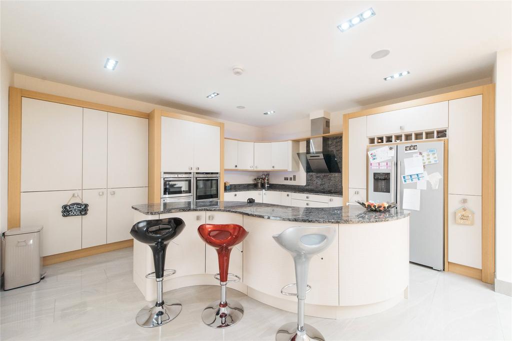 Kitchen/Breakfast Rm