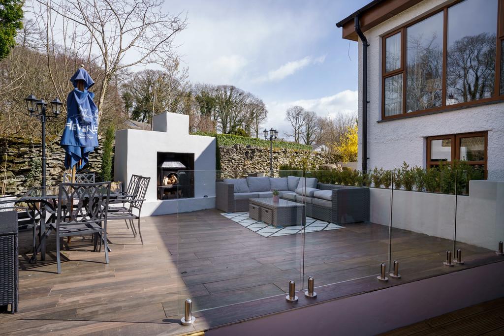 Decked courtyard for outdoor entertaining
