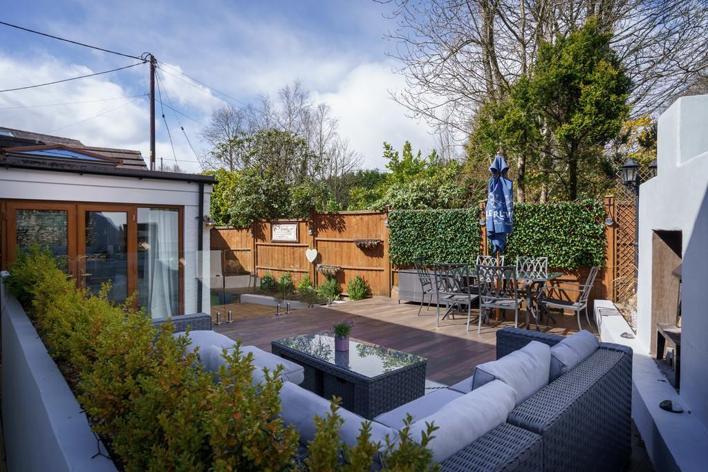 Decked courtyard for outdoor entertaining