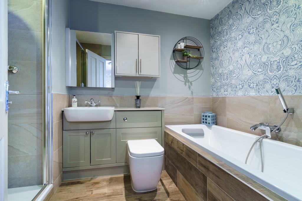 En-suite to Bedroom 2