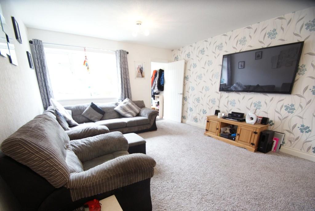 Lancaster Drive Roselands Paignton 2 bed semidetached house £220,000