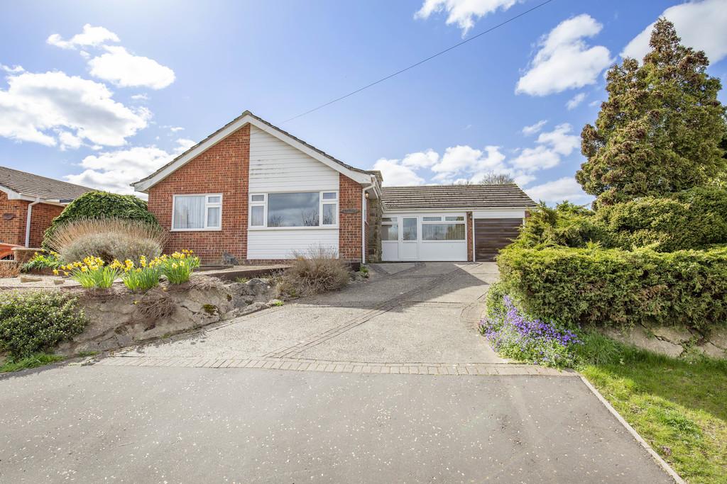 Dereham Road, Mattishall 4 bed detached bungalow £250,000
