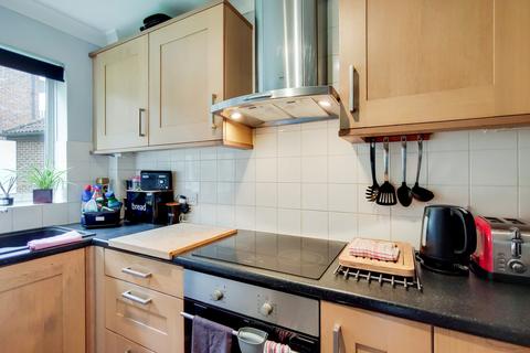 4 Birchend Close, South Croydon, CR2 7DS