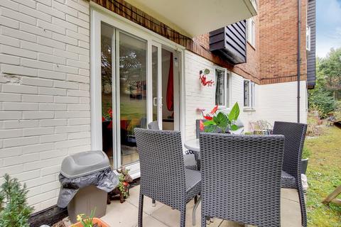 4 Birchend Close, South Croydon, CR2 7DS