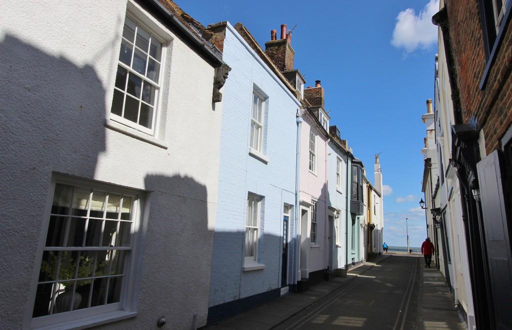 Dolphin Street, Deal 1 bed terraced house £260,000